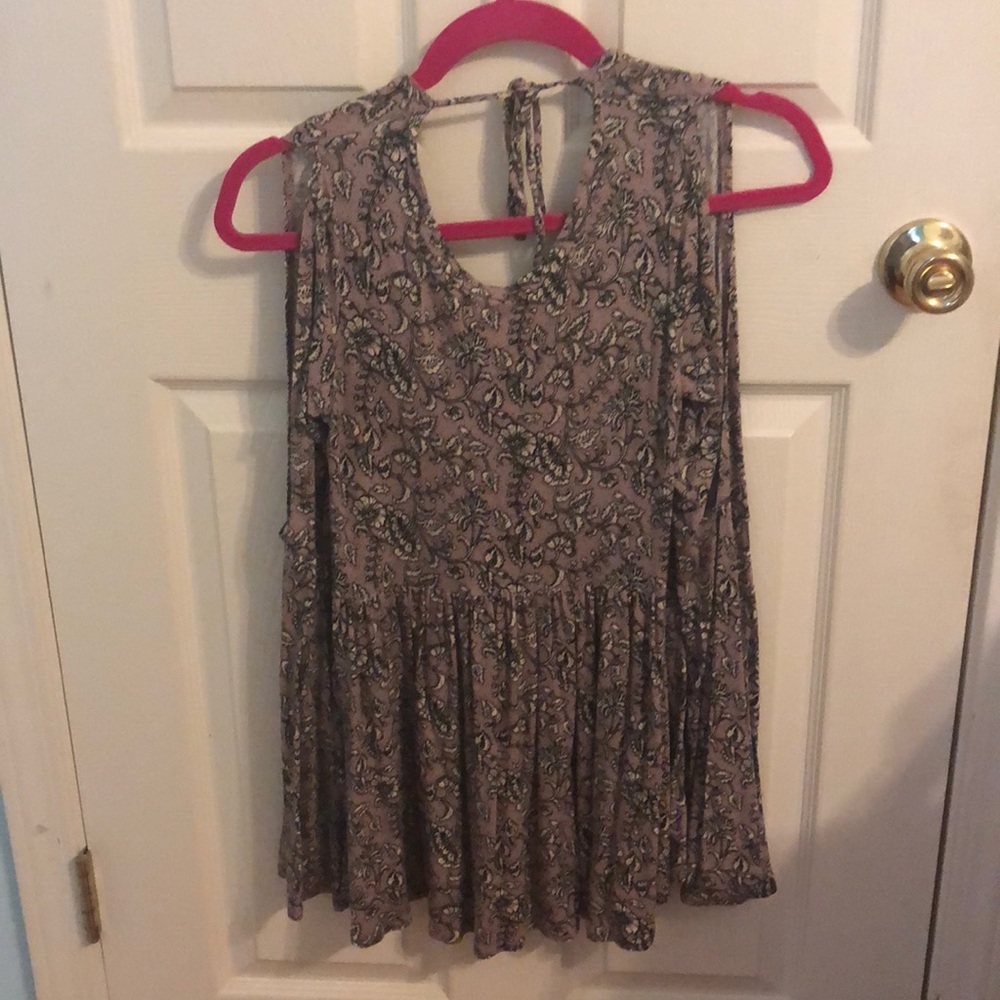 Cute detailed could shoulder top